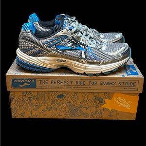 Size 7 - BROOKS ADRENALINE GTS 12 MEDIUM WHT/OBSDN/BRLLNTBLU MEN'S 110106 1D 466
